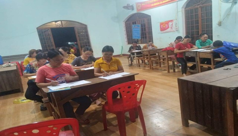 Lớp học xóa mù chữ tại xã Đăk Mil (Lâm Đồng). xoamuchu-3.png