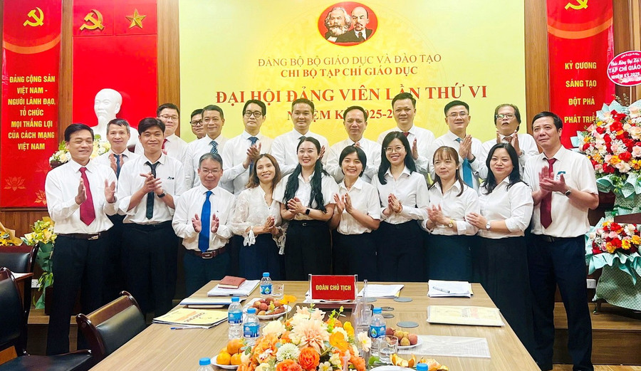 Đảng viên Chi bộ Tạp chí Giáo dục dự Đại hội nhiệm kỳ 2025-2030. image001.jpg
