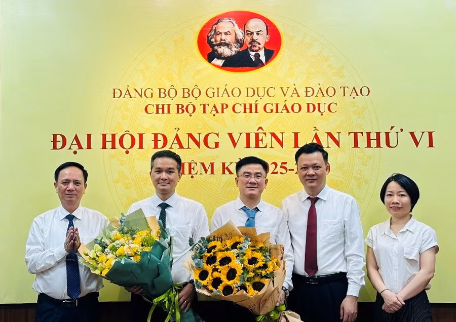 Chi ủy Tạp chí Giáo dục, nhiệm kỳ 2025 - 2030 ra mắt Đại hội.