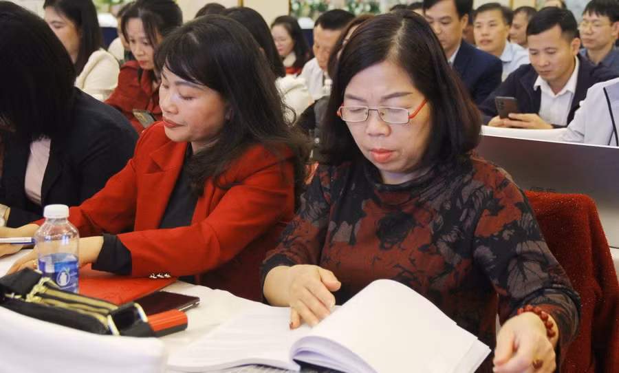 Học viên chăm chú học tập, nghiên cứu tài liệu.