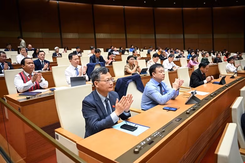 Các ĐBQH tán thành với việc thông qua nghị quyết về chất vấn tại Kỳ họp thứ 9, Quốc hội khóa XV.