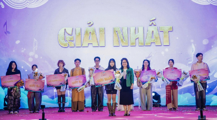 giai-nhat-van-nghe.jpg
