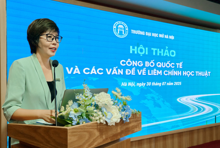 TS Nguyễn Minh Phương - Phó Hiệu trưởng Trường ĐH Mở Hà Nội phát biểu tại hội thảo. liemchinhhocthuat-1.jpg