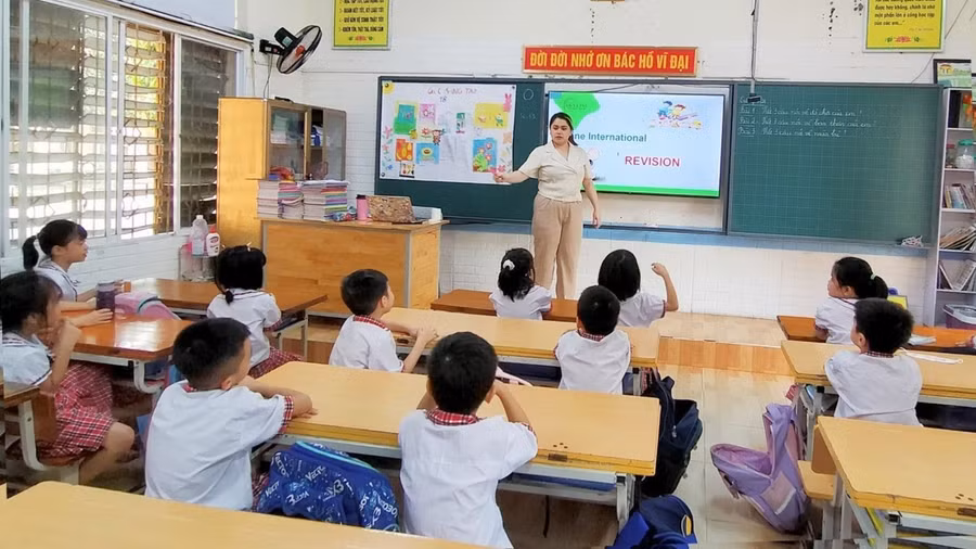 Một giờ học Tiếng Anh tăng cường ở trường tiểu học trên địa bàn thành phố Vinh (Nghệ An). Ảnh: Mỹ Hà.