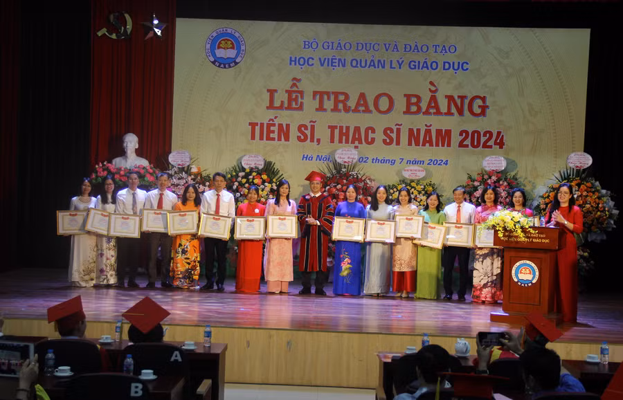 Hocvienquanlygiaoduc (5).JPG