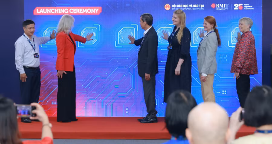 Nghi thức phát động Diễn đàn Đổi mới sáng tạo giáo dục Việt Nam với Trí tuệ nhân tạo 2025.