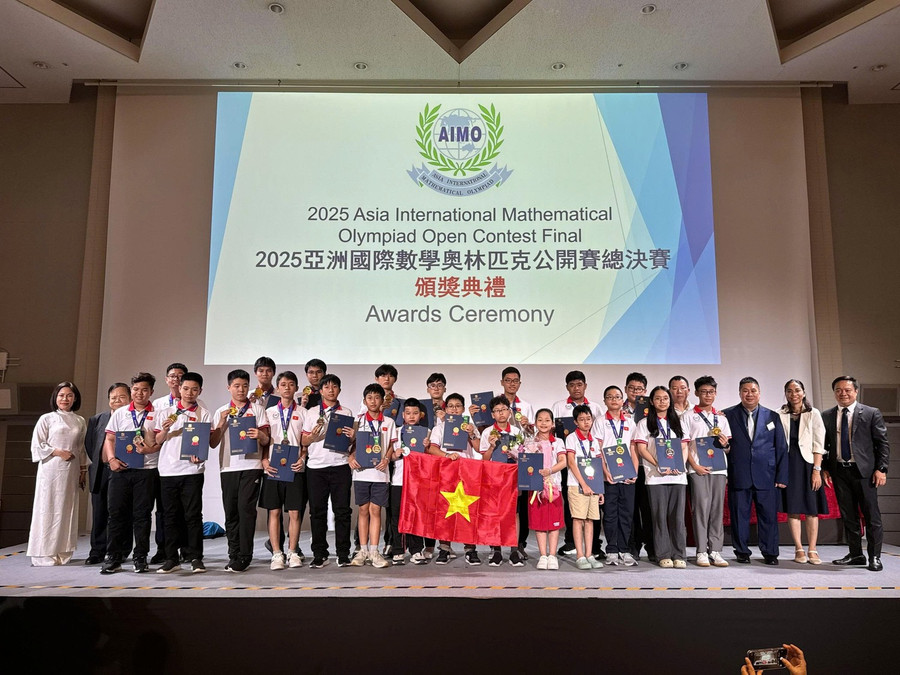 Đoàn học sinh Việt Nam tại lễ trao giải của Vòng chung kết quốc tế AIMO 2025 vừa diễn ra ở Nhật Bản. aimojpg6.jpg