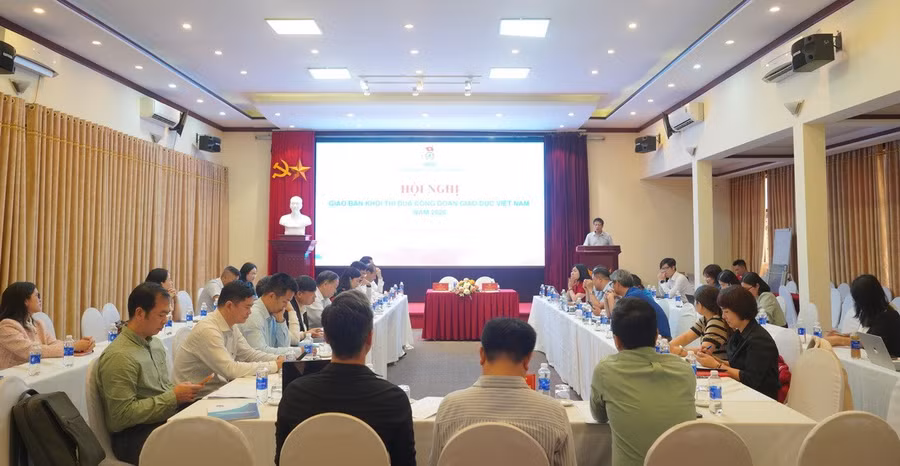 Toàn cảnh hội nghị.