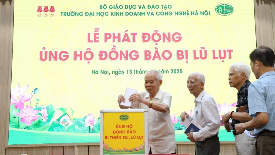 Các đại biểu tham gia ủng hộ tại Lễ phát động. unghodongbaojpeg1.jpg