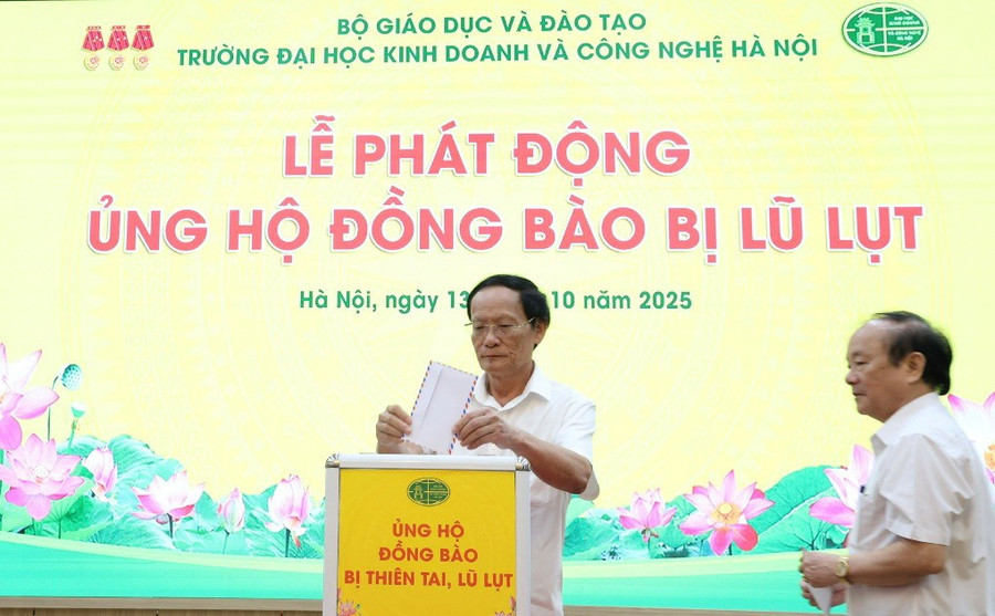 GS.TS Nguyễn Công NGhiệp – Bí thư Đảng ủy, Phó Hiệu trưởng thường trực Trường ĐH Kinh doanh và Công nghệ Hà Nội tham gia ủng hộ tại Lễ phát động.
