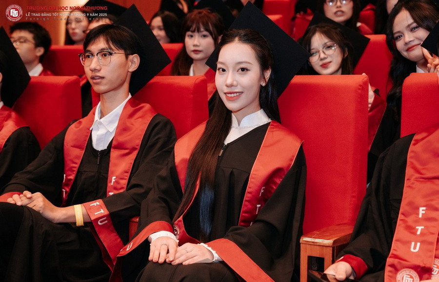 Tân cử nhân trong ngày nhận bằng tốt nghiệp. traobangtotnghiep-4.jpg