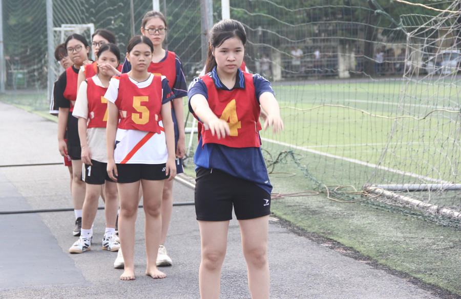 Thí sinh lấy đà cho phần thi bật xa. img-1462.jpg