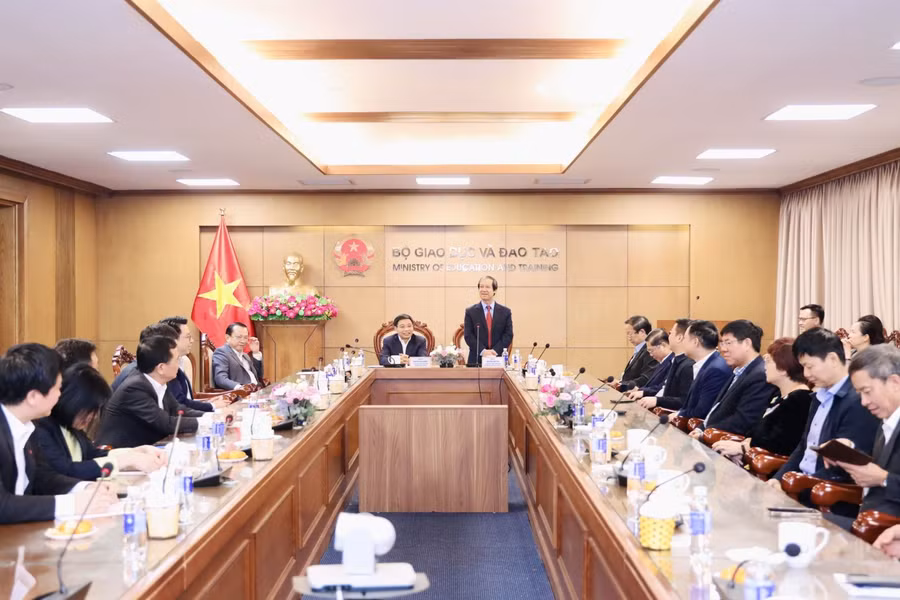 Quang cảnh buổi làm việc.