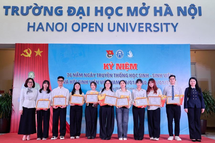7-khen-thuong-sinh-vien-5-tot-cap-thanh-pho-1.jpg