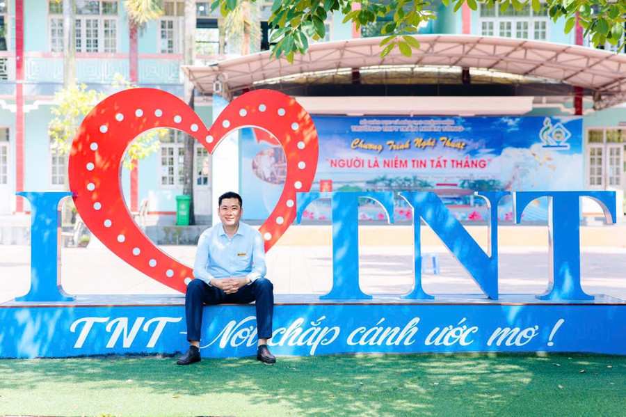 Ông Đặng Quốc An - Hiệu trưởng Trường THPT Trần Nhân Tông (Mạo Khê, Quảng Ninh). nghiquyet71.jpg
