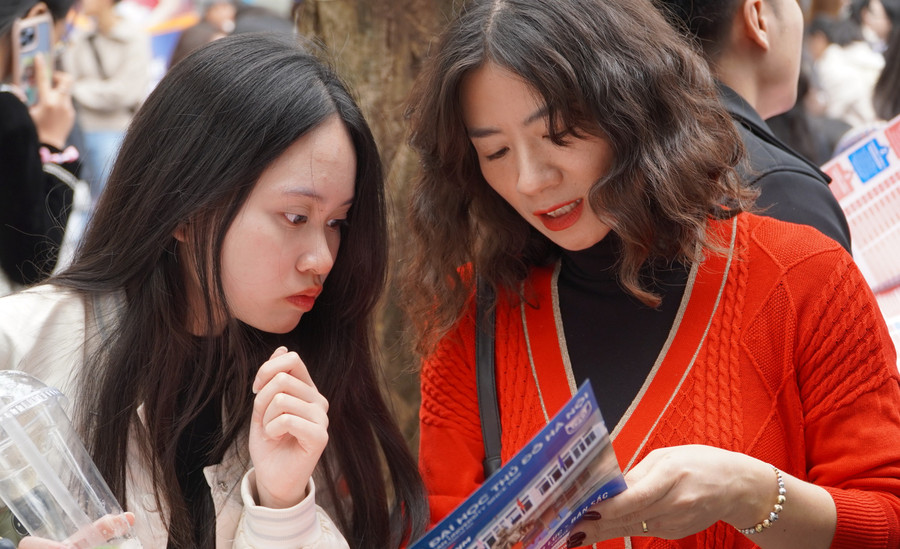Thí sinh tham dự Ngày hội tư vấn tuyển sinh, hướng nghiệp năm 2025. Ảnh: Sỹ Điền.