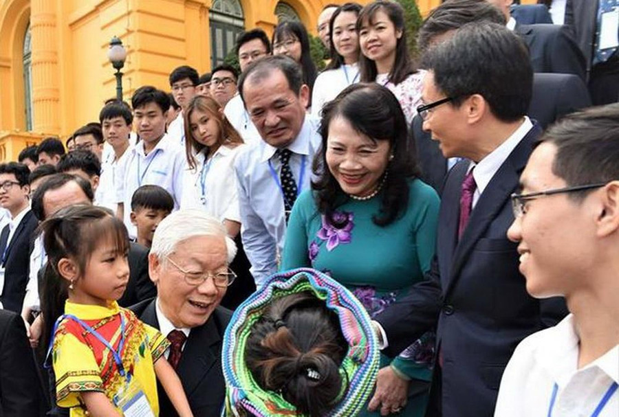 Tổng Bí thư Nguyễn Phú Trọng tại buổi gặp với đại diện các thầy cô giáo, HSSV giỏi xuất sắc, những tấm gương nổi bật trong thi đua người tốt, việc tốt ngày 3/11/2018.