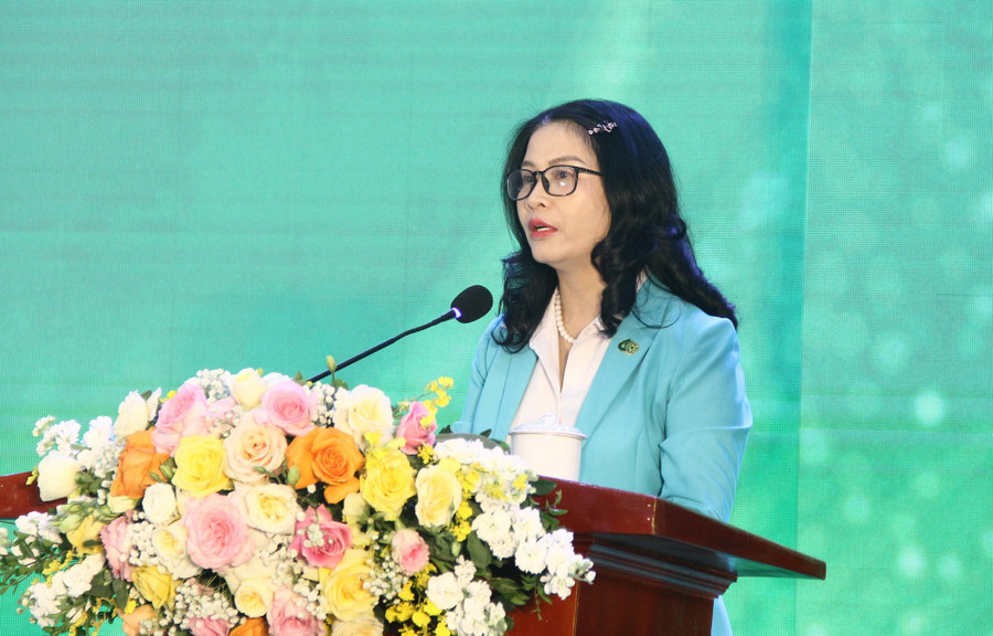 GS.TS Nguyễn Thị Lan – Giám đốc Học viện Nông nghiệp Việt Nam phát biểu khai mạc. caycanh-1.jpg