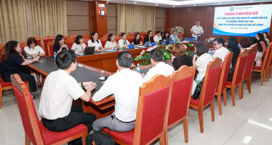 Phiên họp chuyên đề nằm trong khuôn khổ của hội thảo. 1a6a6529.jpg