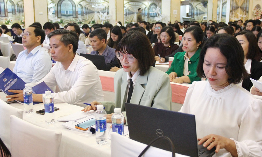 Học viện tham gia khóa bồi dưỡng.