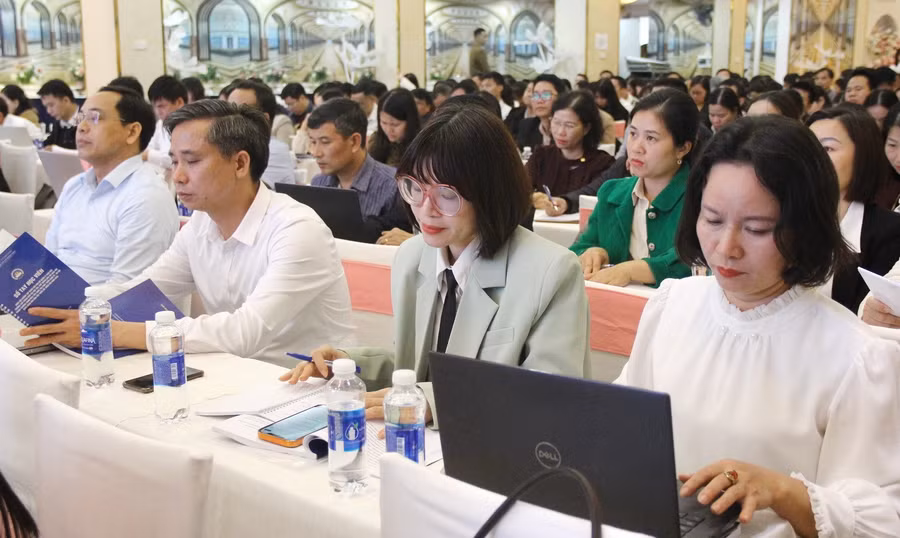 Học viện tham gia khóa bồi dưỡng.