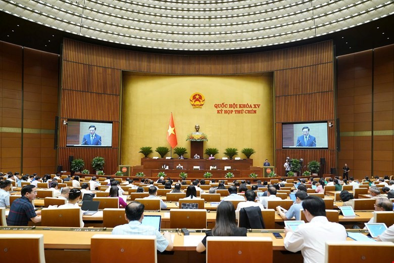 Toàn cảnh phiên họp sáng 7/5. Ảnh: Quochoi.vn. sapnhapjpg1.jpg