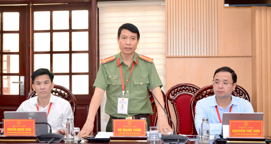 Thành viên đoàn công tác phát biểu tại buổi làm việc. dsc-8332.jpg