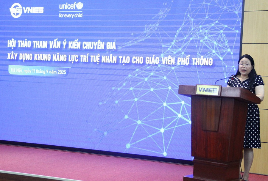 Bà Lê Anh Lan – chuyên gia giáo dục của UNICEF chia sẻ tại hội thảo. img-3414.jpg