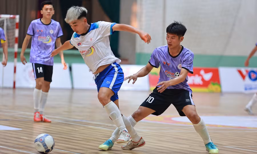 Những pha đi bóng "lắt léo" của các cầu thủ.