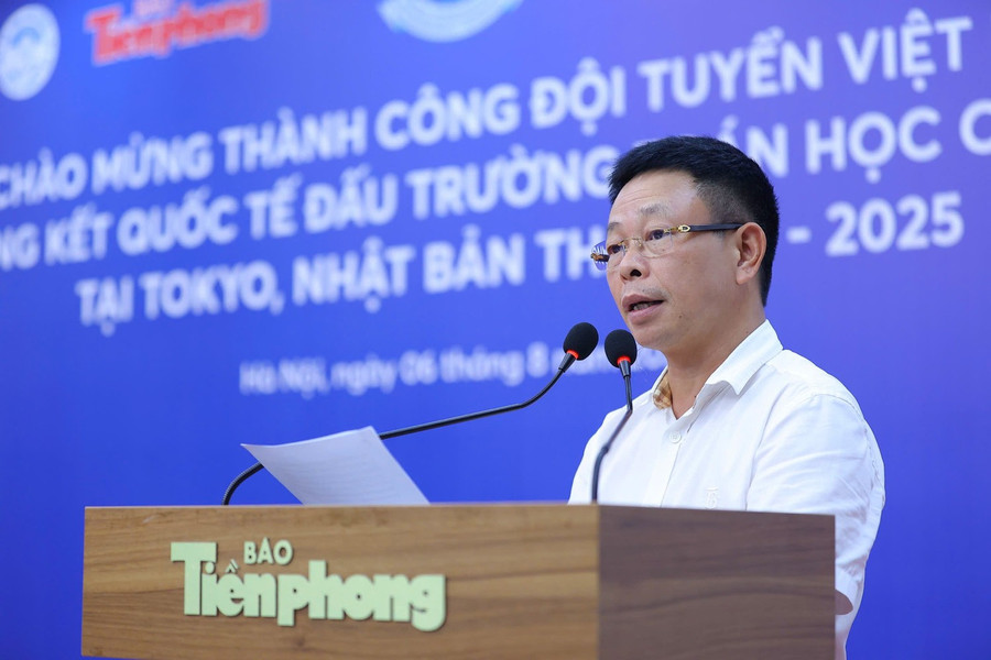 Nhà báo Phùng Công Sưởng - Tổng Biên tập báo Tiền Phong. aimojpg3.jpg