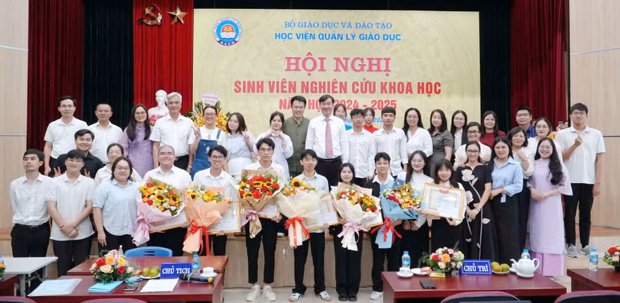 Hội nghị Sinh viên nghiên cứu khoa học của Học viện Quản lý giáo dục diễn ra thành công tốt đẹp.