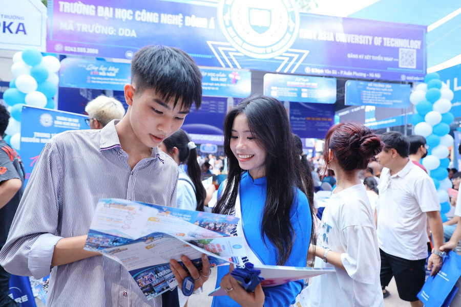 បេក្ខជនចូលរួមទិវាជ្រើសរើសចូលរៀនឆ្នាំ 2025។ diemchuanjpg1.jpg