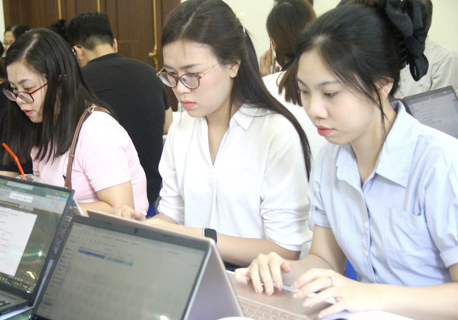 Giáo viên Trường Tiểu học, THCS và THPT Thực nghiệm Khoa học Giáo dục tham gia buổi tập huấn - ngày 13/9.