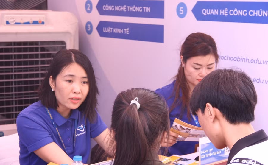 Ngày hội tư vấn tuyển sinh, hướng nghiệp.