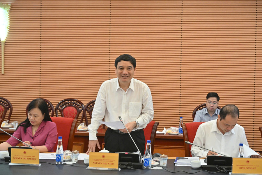 Ông Nguyễn Đắc Vinh phát biểu tại tọa đàm. nguonnhanluc.jpg