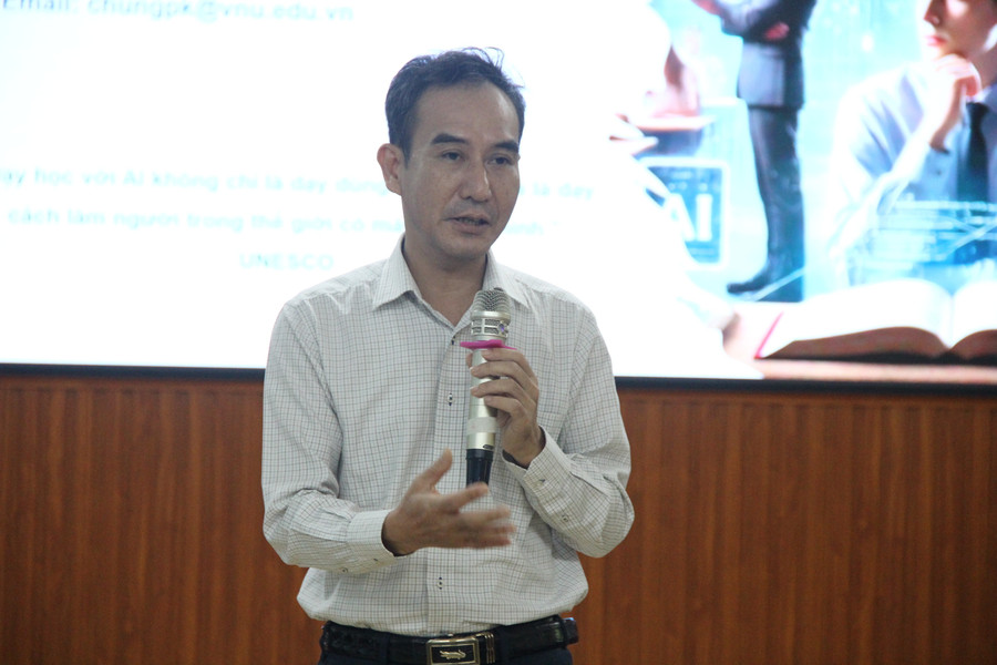 PGS.TS Nguyễn Kim Chung – Trường ĐH Giáo dục (ĐH Quốc gia Hà Nội) chia sẻ tại hội thảo. ai-4.jpg