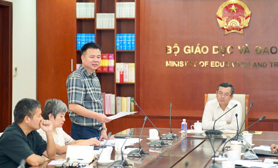 Tổng Biên tập Báo Giáo dục và Thời đại Triệu Ngọc Lâm báo cáo tại buổi làm việc. baogiaoducvathoidaijpg1.jpg