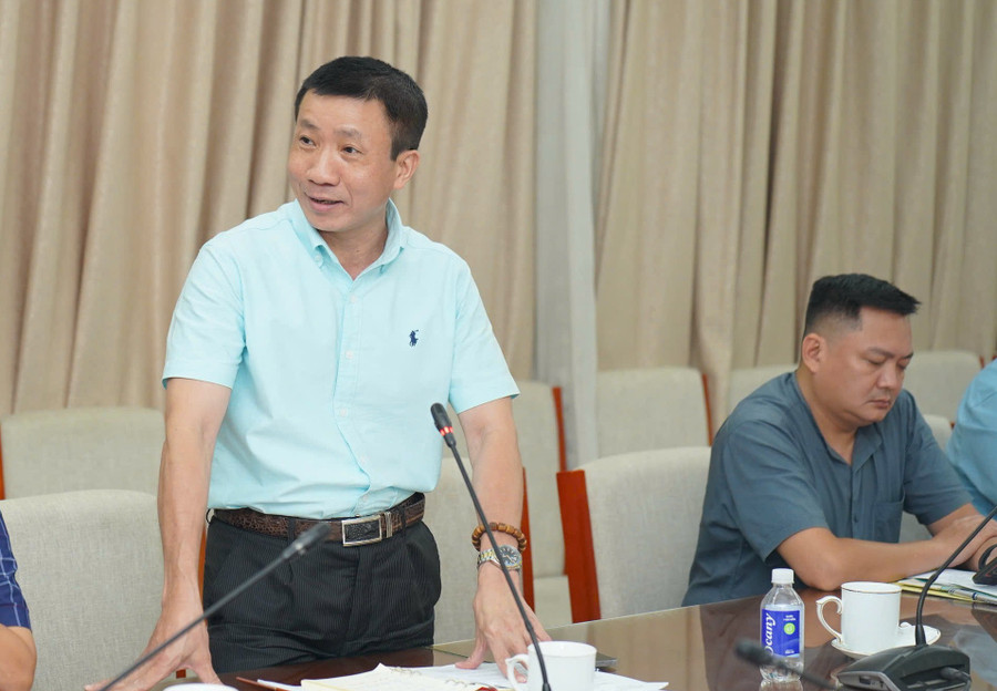 Ông Vũ Thanh Bình - Phó Cục trưởng Cục Khoa học, Công nghệ và Thông tin chia sẻ tại buổi làm việc. baogiaoducvathoidaijpg3.jpg