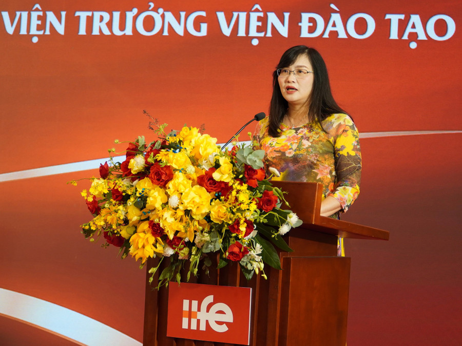 TS Trịnh Thanh Huyền – Viện trưởng Viện Đào tạo Quốc tế (Học viện Tài chính) phát biểu tại buổi lễ. lienketsdaotao-6.jpg