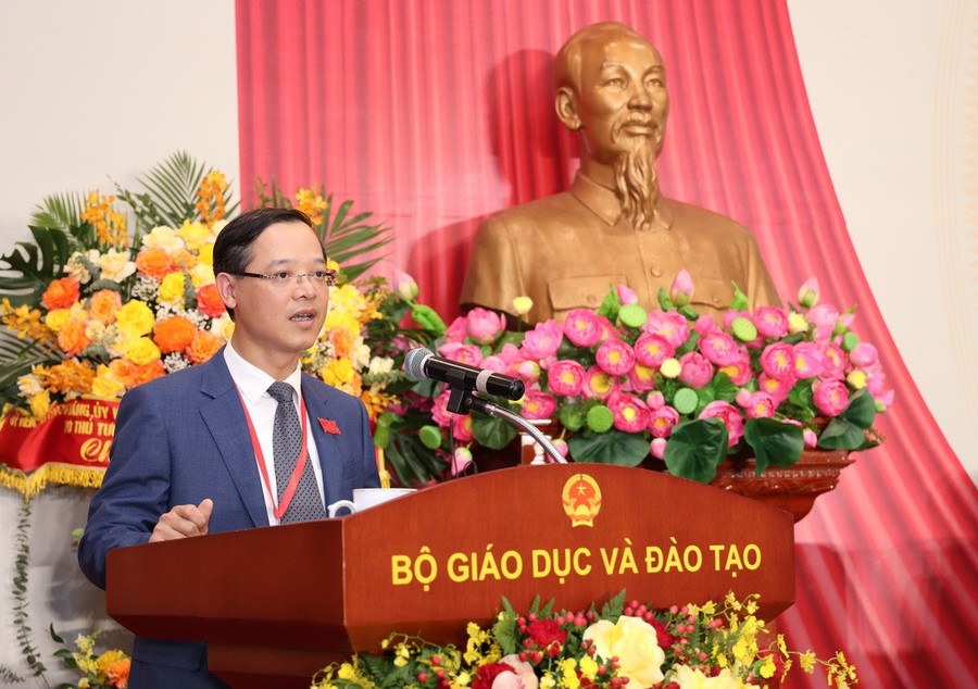 Ông Trương Anh Dũng – Bí thư Đảng ủy, Cục trưởng Cục Giáo dục nghề nghiệp và Giáo dục thường xuyên tham luận tại Đại hội đại biểu Đảng bộ Bộ GD&ĐT - chiều 21/8. img-8056.jpg