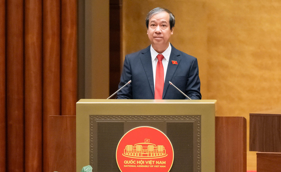 Bộ trưởng Bộ GD&ĐT Nguyễn Kim Sơn trình bày báo cáo tiếp thu, giải trình, chỉnh lý dự thảo luật.