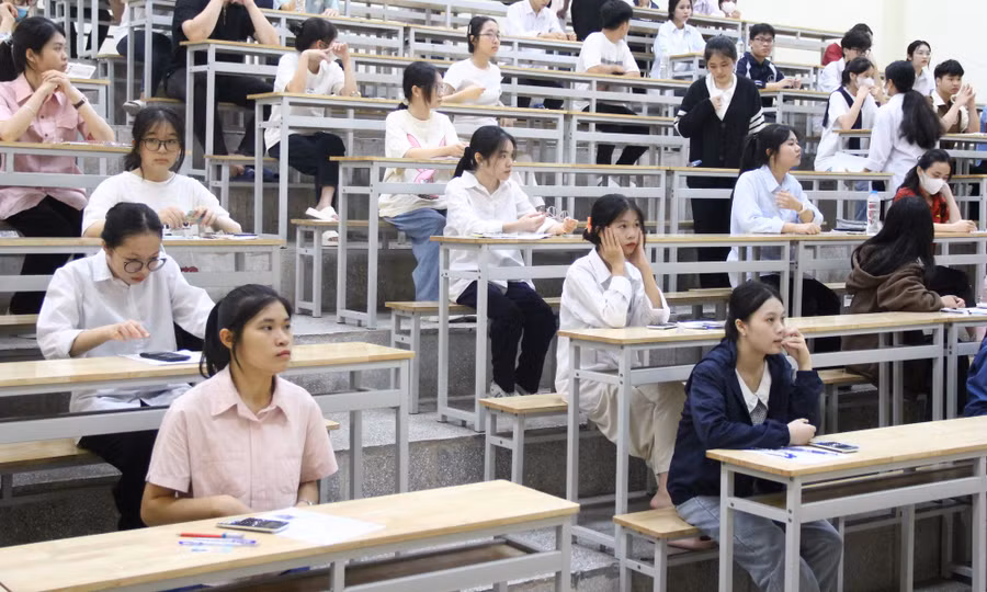 Thí sinh tham dự Kỳ thi độc lập của Trường ĐH Sư phạm Hà Nội năm 2024.