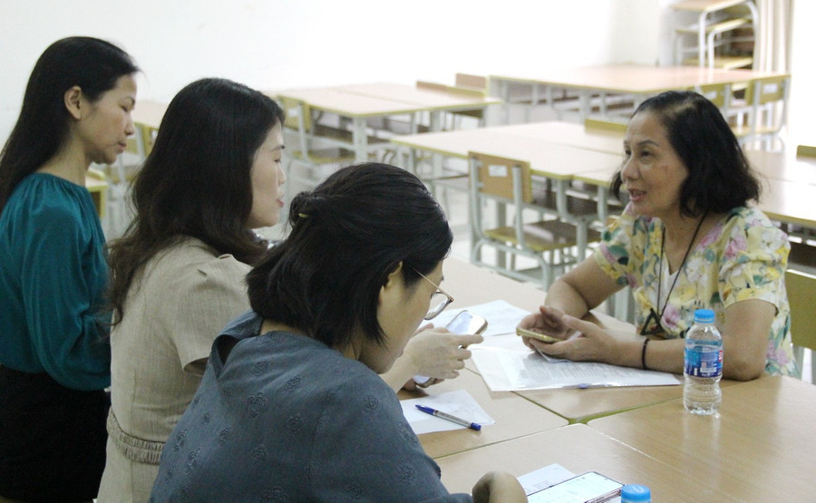 Chuyên gia phỏng vấn sâu nhà giáo, cán bộ quản lý giáo dục mầm non của Hà Nội phục vụ cho công tác khảo sát thực trạng và nhu cầu phát triển đội ngũ. giaovienmamnon-5.jpg