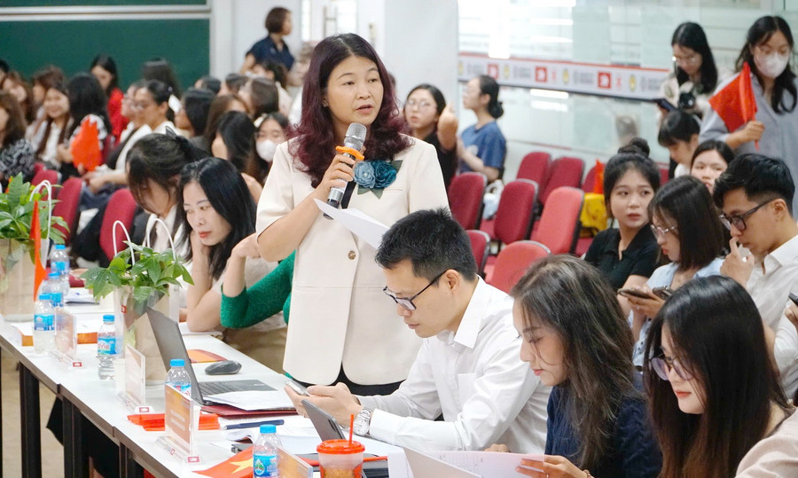 PGS.TS Lý Phương Duyên – Trưởng Ban cố vấn Hội thảo góp ý cho các đề tài nghiên cứu của sinh viên. taichinhjpg2.jpg