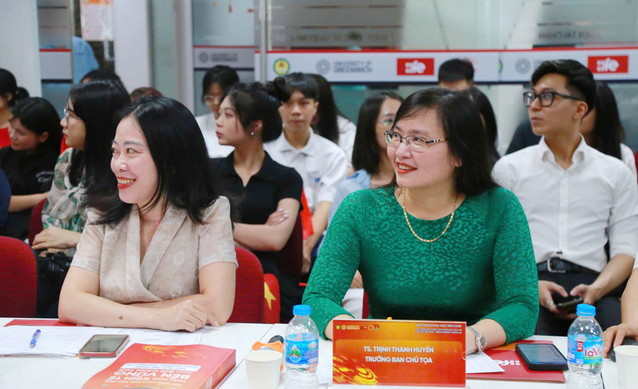 Các đại biểu tham dự hội thảo. taichinhjpg4.jpg