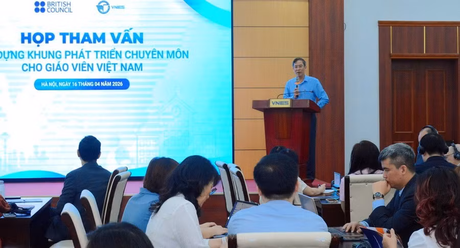 Toàn cảnh buổi họp tham vấn “Xây dựng Khung phát triển chuyên môn cho giáo viên Việt Nam”.