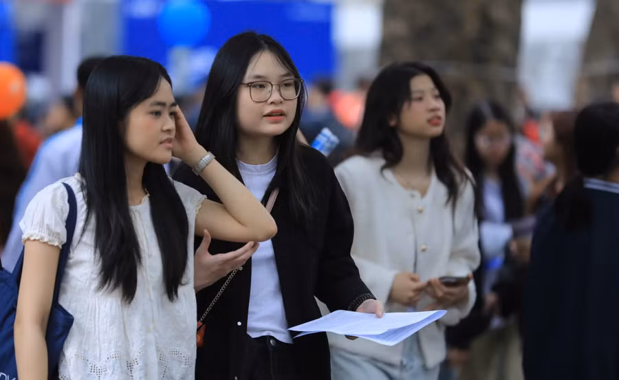 Học sinh tham dự Ngày hội tư vấn tuyển sinh, hướng nghiệp năm 2026. Ảnh: Nam Trần.