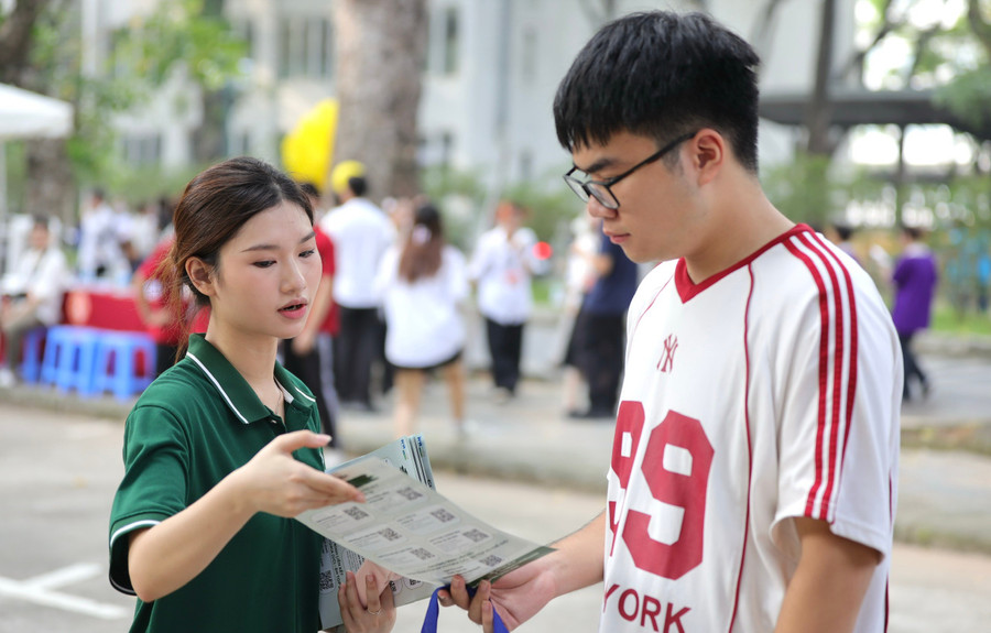 Thí sinh tham dự Ngày hội lựa chọn nguyện vọng xét tuyển 2025 tại Đại học Bách khoa Hà Nội - ngày 19/7.