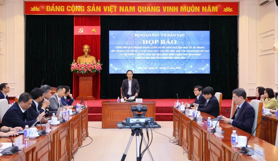 Quang cảnh họp báo.