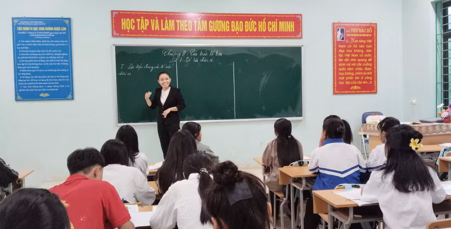 Cô giáo Trần Thị Ngát trong giờ lên lớp.